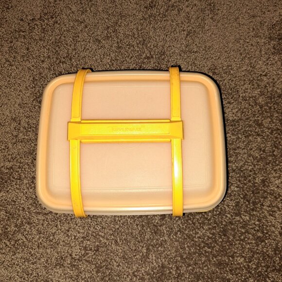 Vintage Tupperware Pack N Carry Yellow/Gold Lunch Box w/Handle - Picture 9 of 10